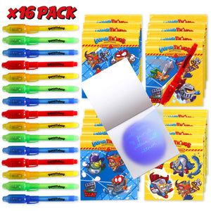 SuperThings Pack 16 sets ideal para hacer un regalo original a los invitados. Contiene 4 libretas en 4 diseños y 4 bolígrafos de luz ultravioleta en 4 colores distintos. Tematizadas con el ultra raro Oculus Max y los capitanes de los equipos héroes o Villanos. SuperThings serie 6
